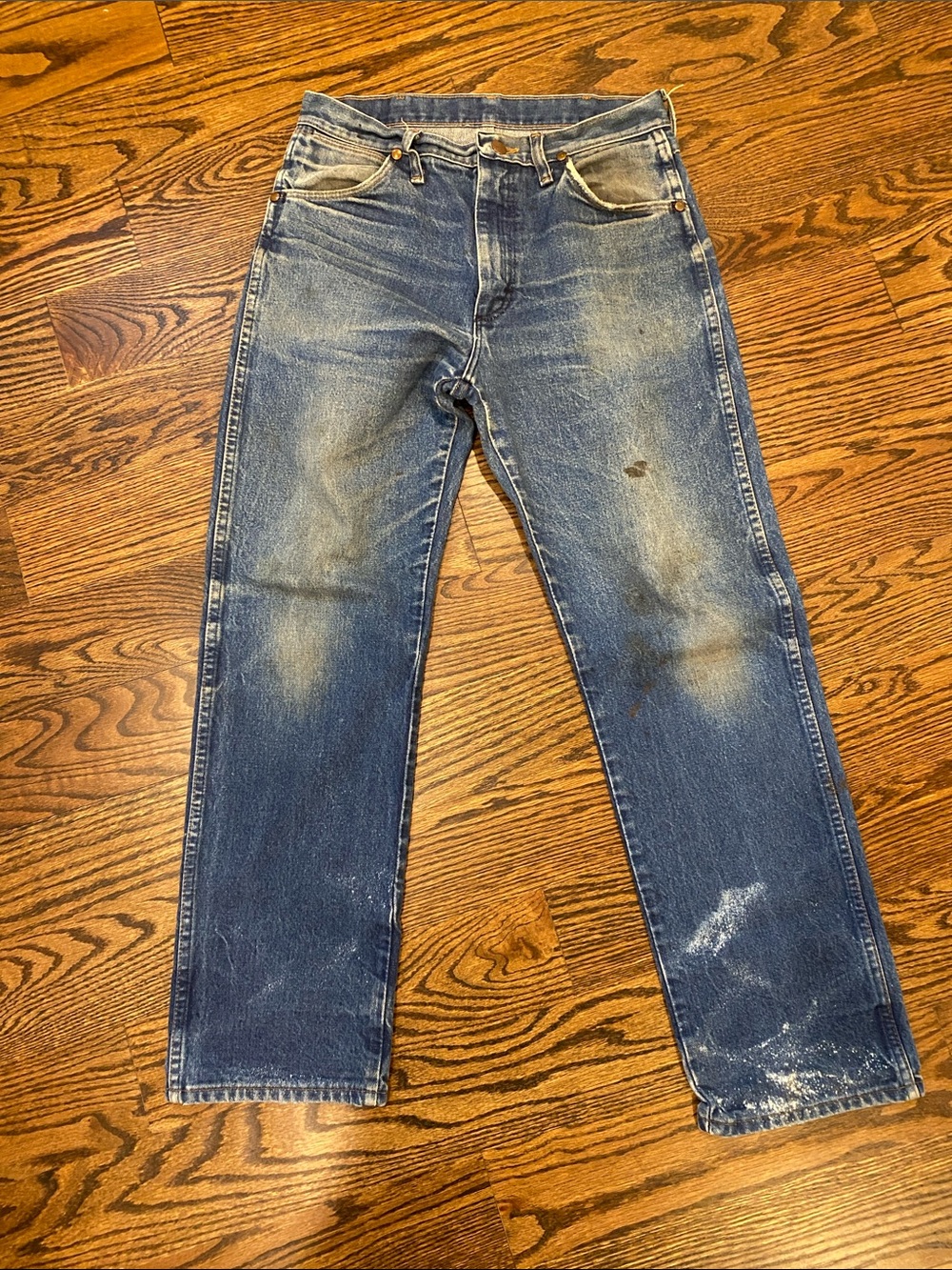 Vintage Wrangler Men's Straight Jeans in Faded Blue with Paint Marks